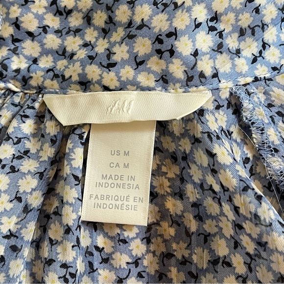 H&M Blue and White Floral Feminine Long Sleeve Blouse Size M - Picture 6 of 12